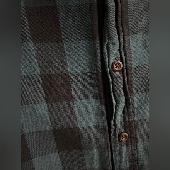 Green Flannel size medium - Picture 3 of 4